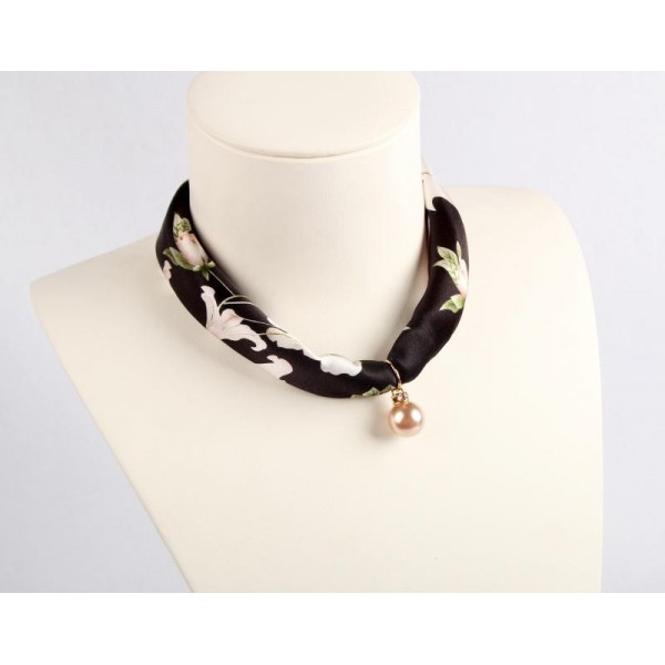 Collier en soie - Floral noir