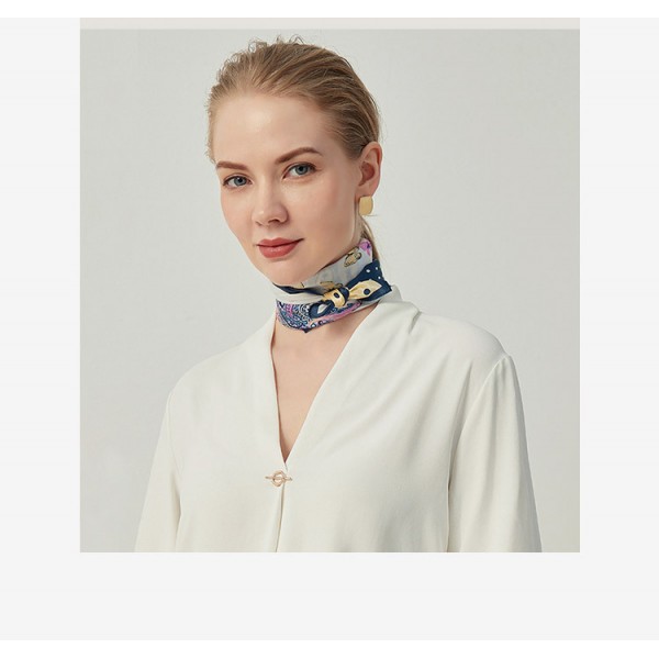 Petit Foulard en Soie pour Femme ★ Rêves de Papillons et Parfums en violet