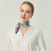 Petit Foulard en Soie pour Femme ★ Rêves de Papillons et Parfums - Couleur émeraude pâle et délicate