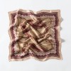 Petit Foulard en Soie pour Femme ★ Élégance des Boucles Brodées
