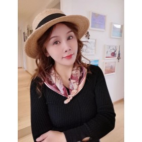 Petit Foulard en Soie pour Femme ★ Élégance des Boucles Brodées