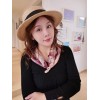 Petit Foulard en Soie pour Femme ★ Élégance des Boucles Brodées