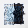 Petit Foulard en Soie pour Femme ★ Bleu Mystérieux et Fantaisie Paisley