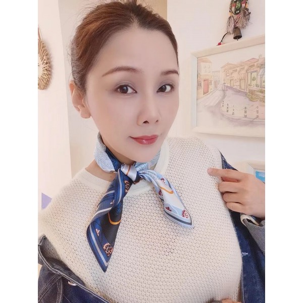 Petit Foulard en Soie pour Femme ★ Bleu Mystérieux et Fantaisie Paisley