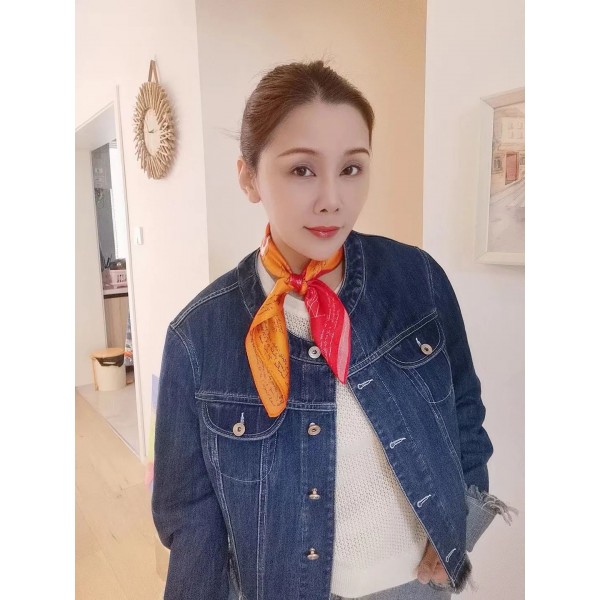 Petit Foulard en Soie pour Femme ★ Fantaisie des Orange et Rouge Paisley