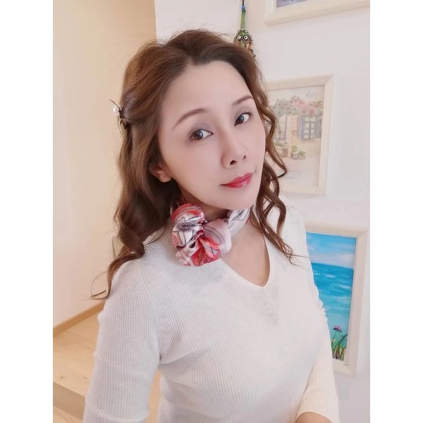 Petit Foulard en Soie pour Femme ★ Bateaux Rouges dans les Rêves Élégants