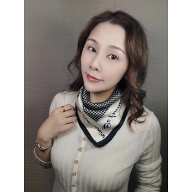 Petit Foulard en Soie pour Femme ★ Carreaux & Lettres