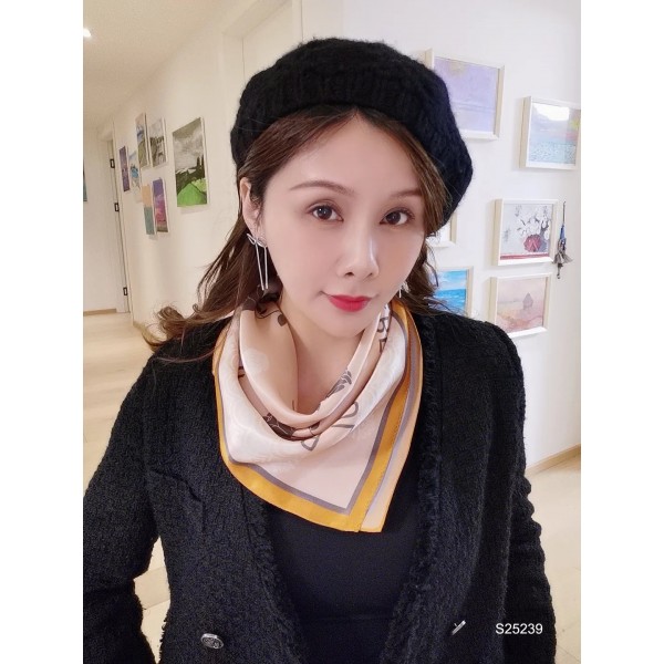Petit Foulard en Soie pour Femme ★ Motifs Artistiques en Brun Doux