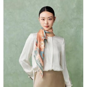 Petit Foulard en Soie pour Femme ★ Poésie et Peinture des Rosiers