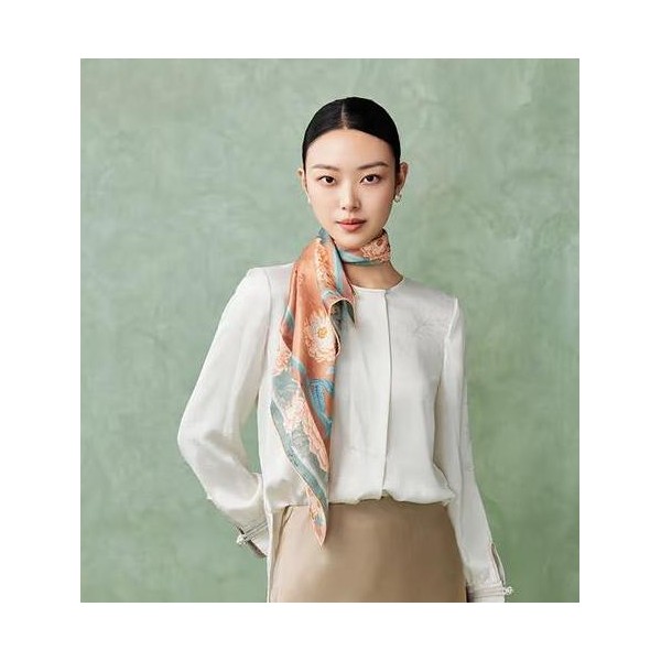 Petit Foulard en Soie pour Femme ★ Poésie et Peinture des Rosiers
