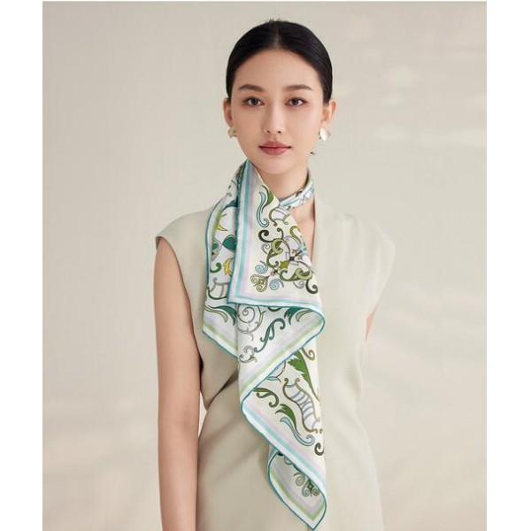 Petit Foulard en Soie pour Femme ★ Ballade de Muguet dans la gamme de vert et d’orange
