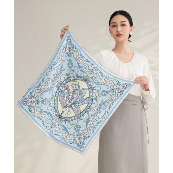 Petit Foulard en Soie pour Femme ★ Ballade de Muguet dans la gamme de vert et de violet