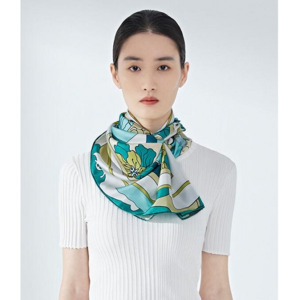 Foulard en soie pour femme ★ Rythme poétique des couleurs pastels aux tons bleu et violet