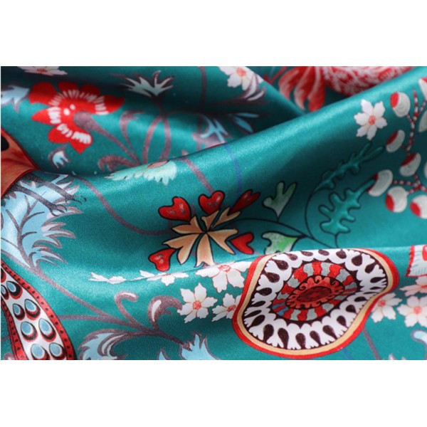 Foulard en soie pour femme ★ Rêve Flottant et Fleurs Naissantes