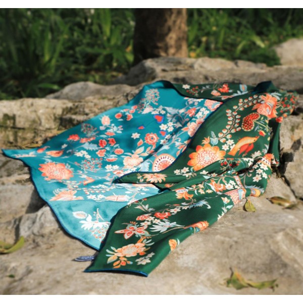 Foulard en soie pour femme ★ Rêve Flottant et Fleurs Naissantes