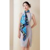 Foulard en soie pour femme ★ L'Éclat Évasif des Fleurs en bleu et noir