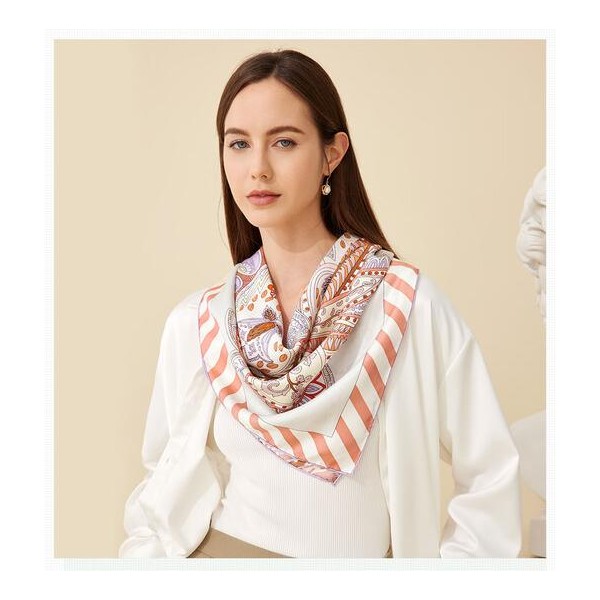 Foulard en soie pour femme ★ Le Jardin de Léa en rose-violet