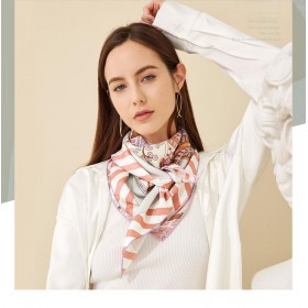 Foulard en soie pour femme ★ Le Jardin de Léa en rose-violet