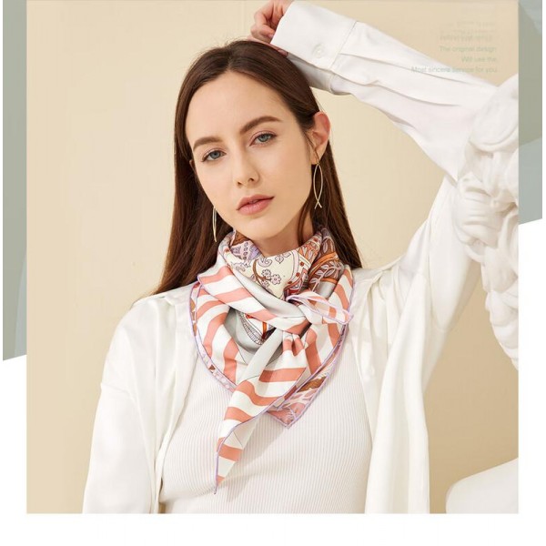 Foulard en soie pour femme ★ Le Jardin de Léa en rose-violet