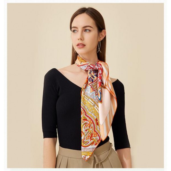 Foulard en soie pour femme ★ Le Jardin de Léa en doré