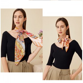 Foulard en soie pour femme ★ Le Jardin de Léa en doré
