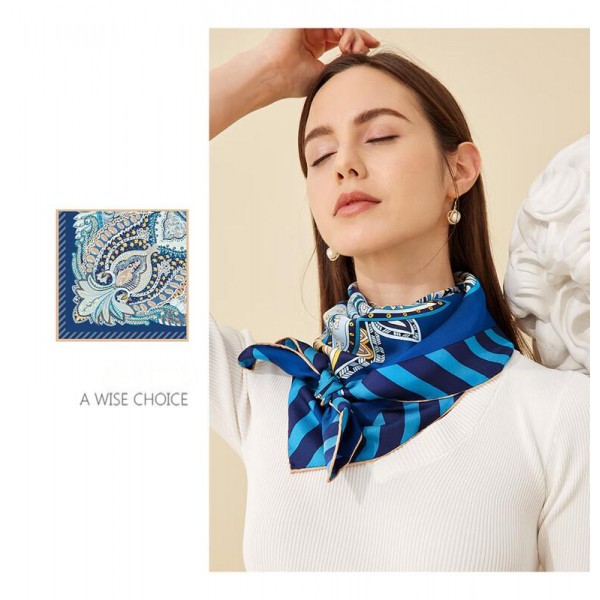 Foulard en soie pour femme ★ Le Jardin de Léa en bleu