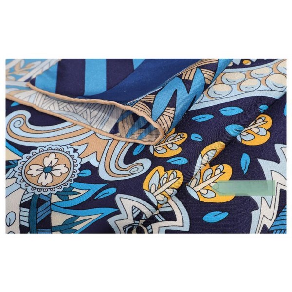 Foulard en soie pour femme ★ Le Jardin de Léa en bleu