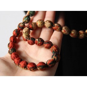 Collier Bodhi en soie raffinée et élégante