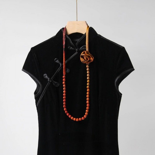 Collier Bodhi en soie raffinée et élégante