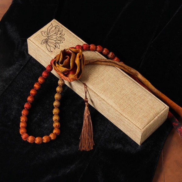 Collier Bodhi en soie raffinée et élégante