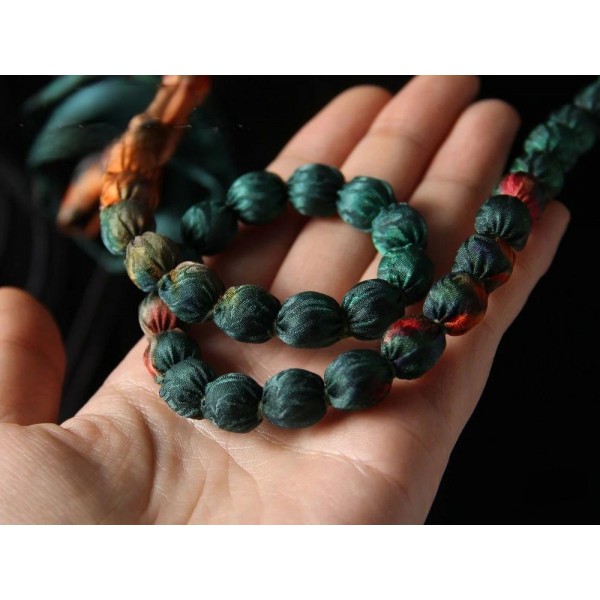 Collier Bodhi en soie raffinée et élégante