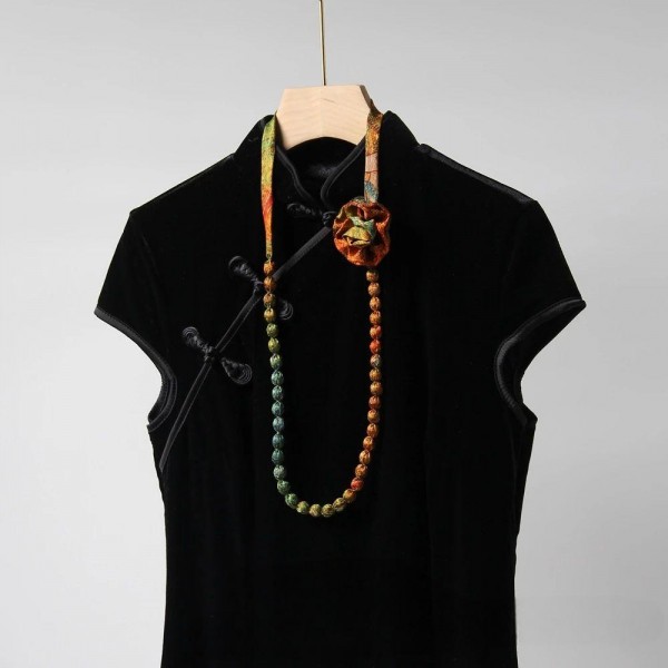 Collier Bodhi en soie raffinée et élégante
