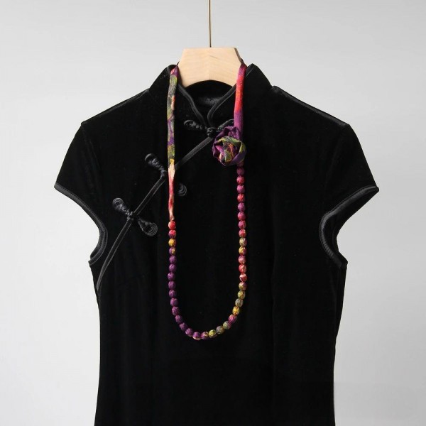 Collier Bodhi en soie raffinée et élégante