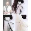 Boucle de foulard à trois anneaux en forme de fleur de camélia minimaliste en or 14K avec émail blanc