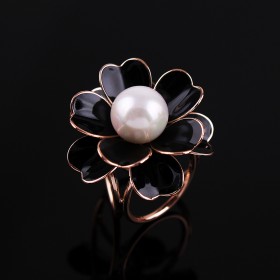 Boucle de foulard à trois anneaux en forme de fleur de camélia minimaliste en or 14K avec émail noir