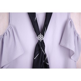 Boucle de foulard à trois anneaux en forme de carré personnalisé en or blanc avec zircons blancs
