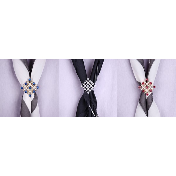 Boucle de foulard à trois anneaux en forme de carré personnalisé en or champagne avec zircons bleus