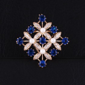 Boucle de foulard à trois anneaux en forme de carré personnalisé en or champagne avec zircons bleus