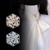 Boucle de foulard hexagonale personnalisée en or blanc